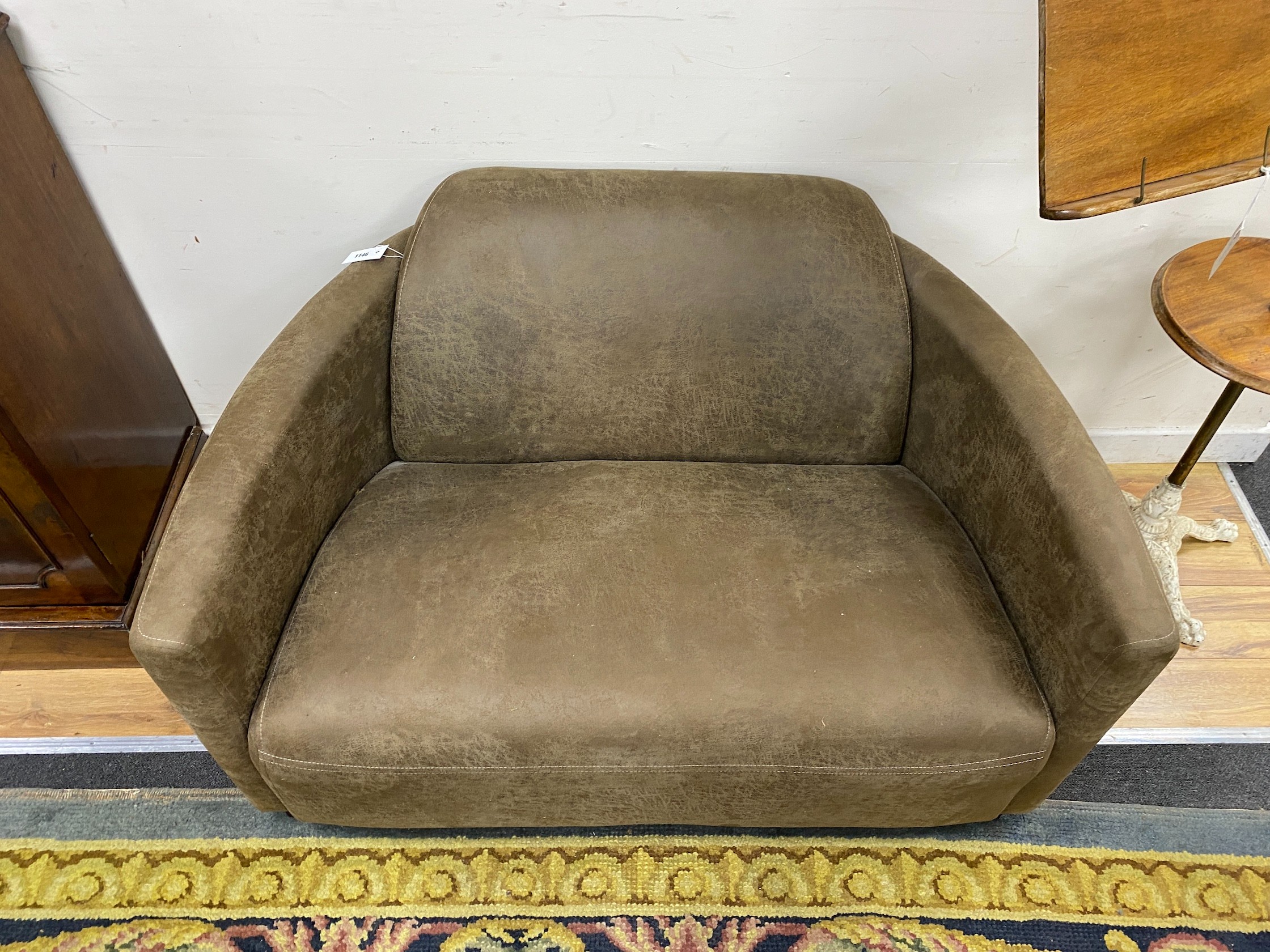 A pair of contemporary brown leather two seater settees, length 124cm, depth 80cm, height 70cm